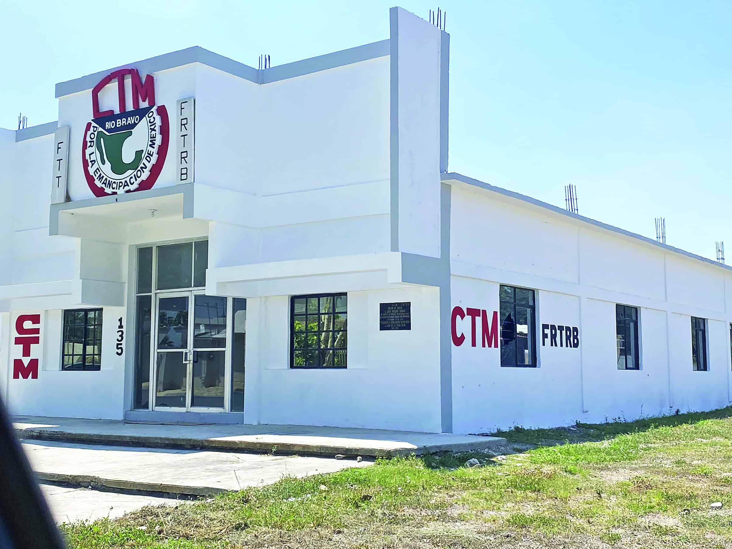 Vandalizan oficinas de la CTM en R.B.