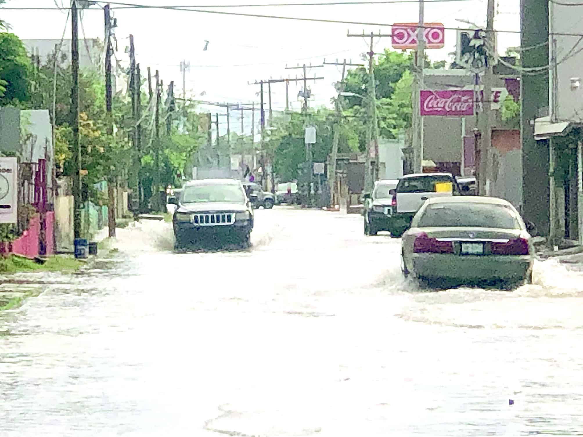 Lluvias inundan a 100 colonias