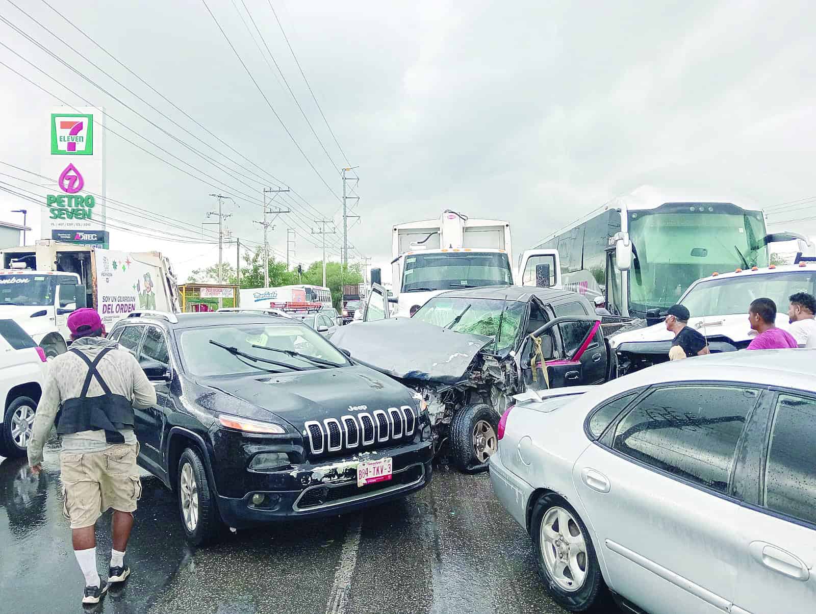 Carambola vehicular deja varios lesionados