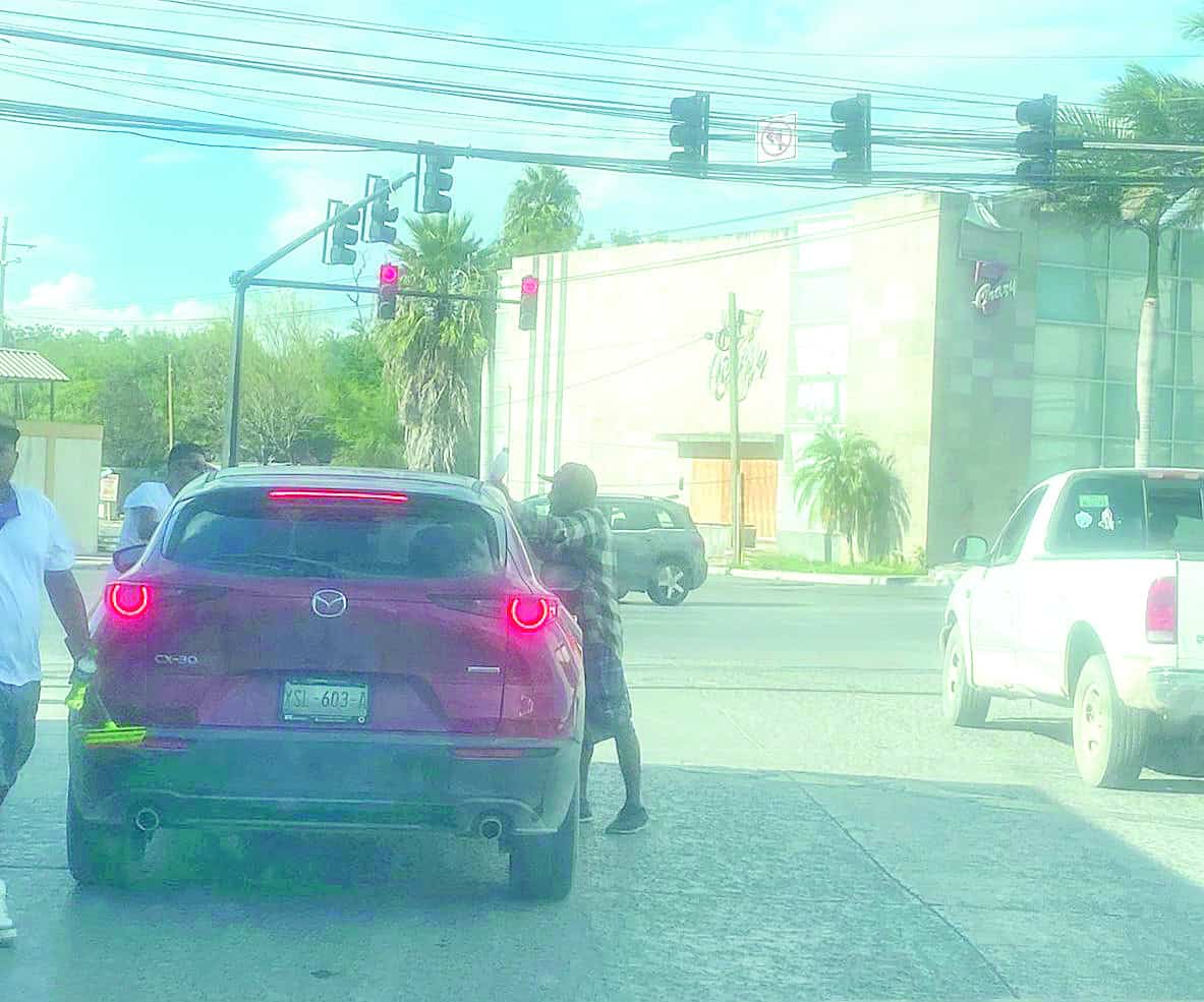Prefieren limpiar vidrios que tener un trabajo fijo