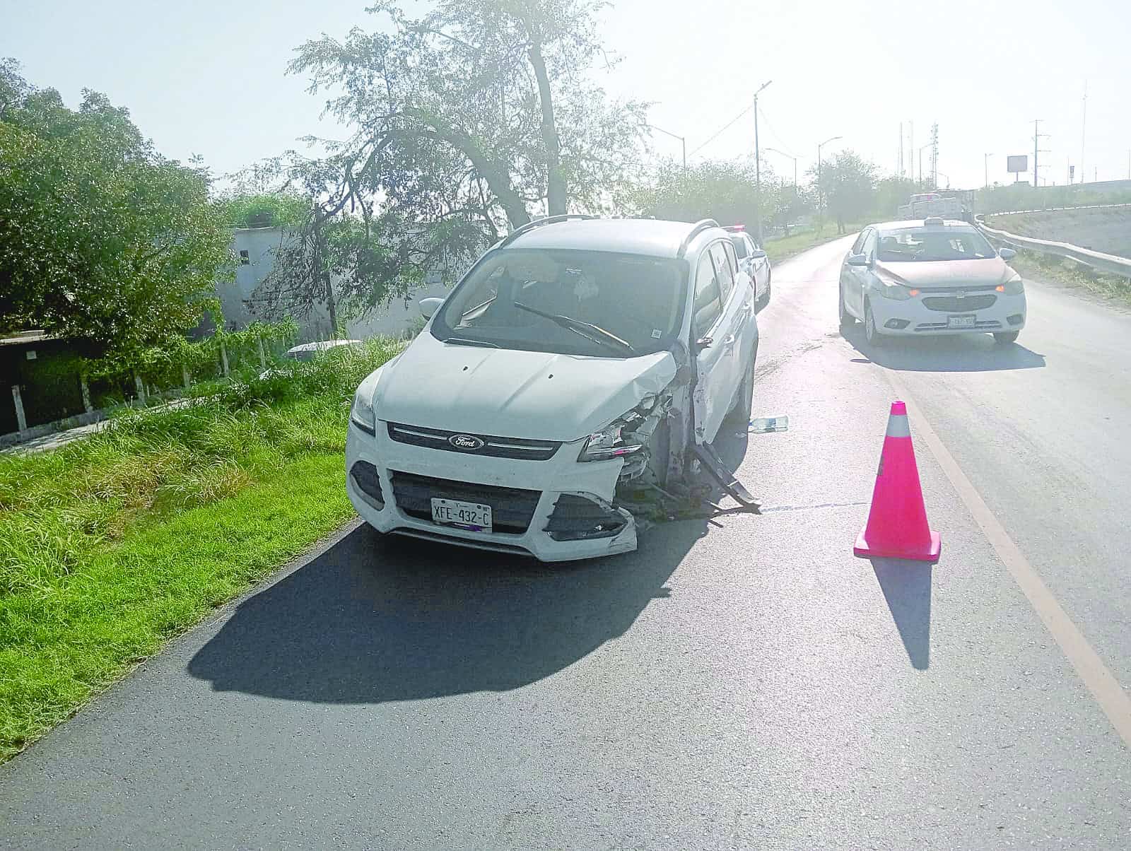 Invade carril e impacta contra unidad de PC