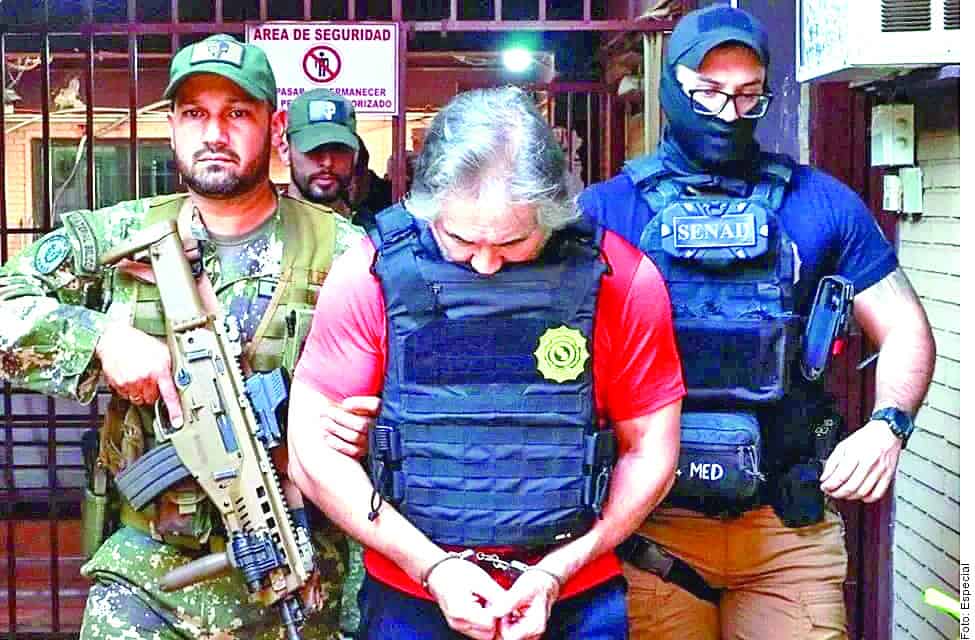 Bermúdez Requena solicita amparo