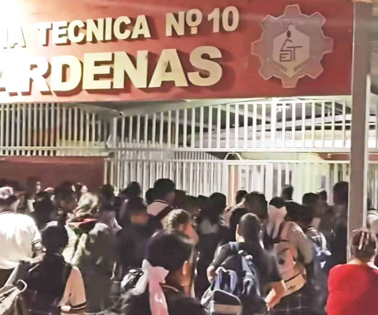 Olvida portero abrir escuela