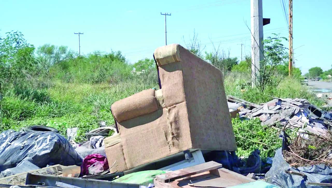 Acumulación de basura y desechos en Balcones de Alcalá