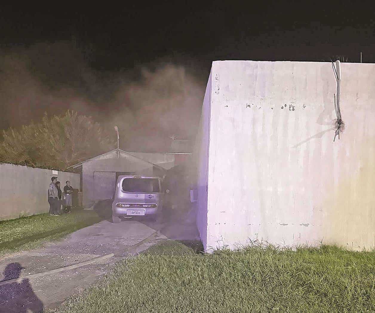 Bomberos controlan incendio