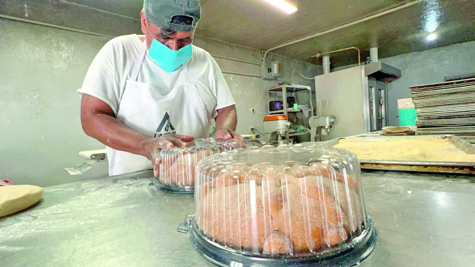 Venta anual de pan de muerto por rehabilitación en Reynosa