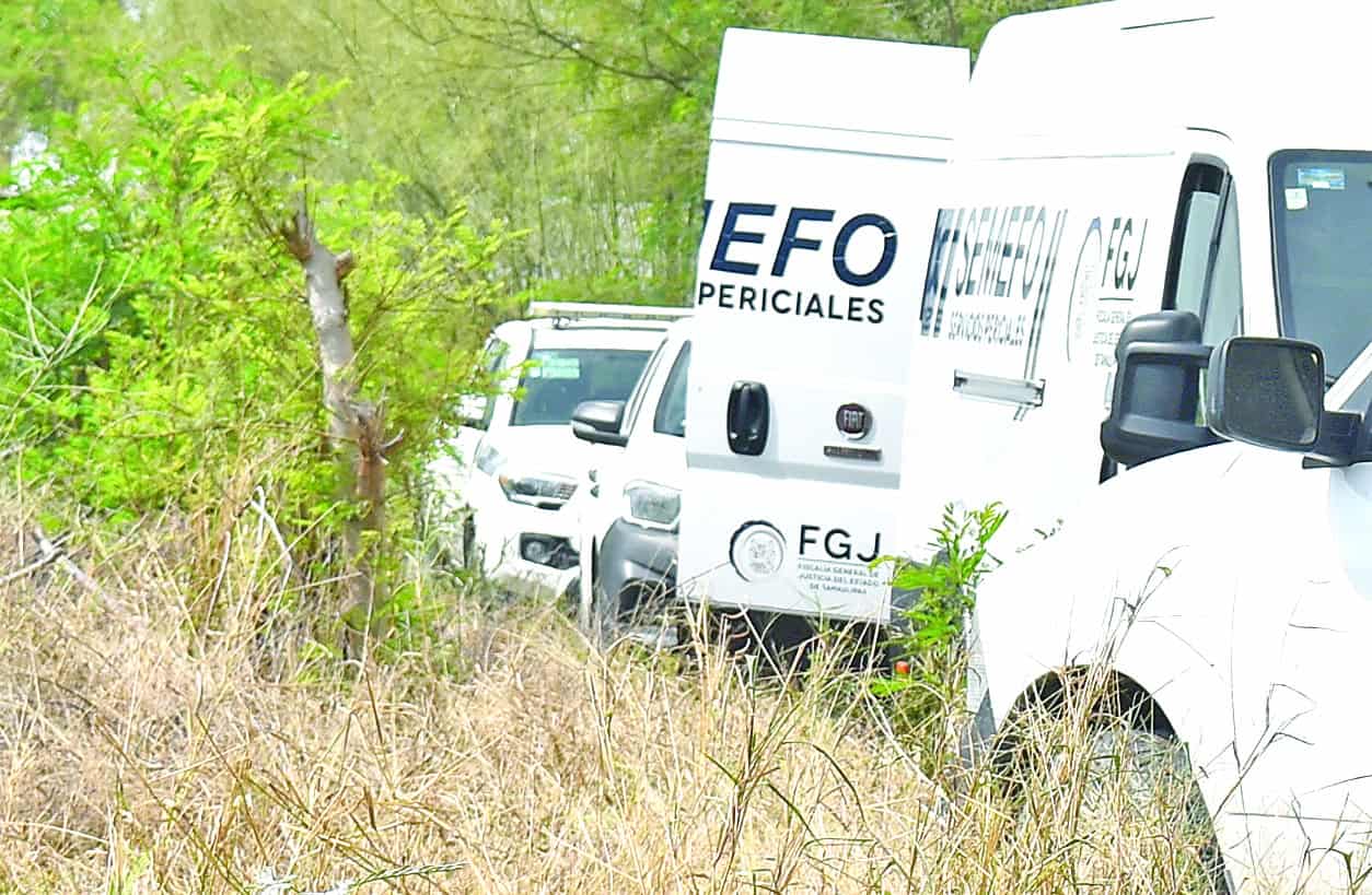 Ford Edge gris vinculado al hallazgo de cuerpos