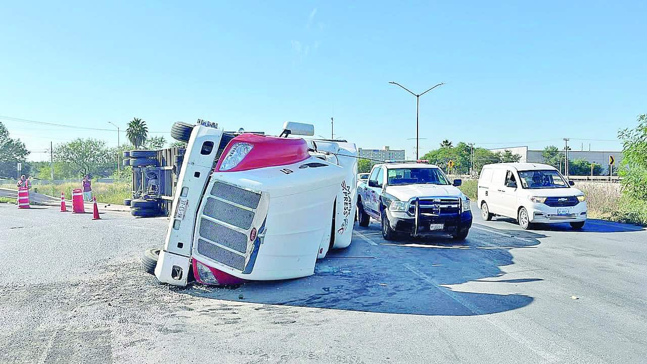 Accidente vial: Tráiler volcado en Puente Internacional Pharr-Reynosa