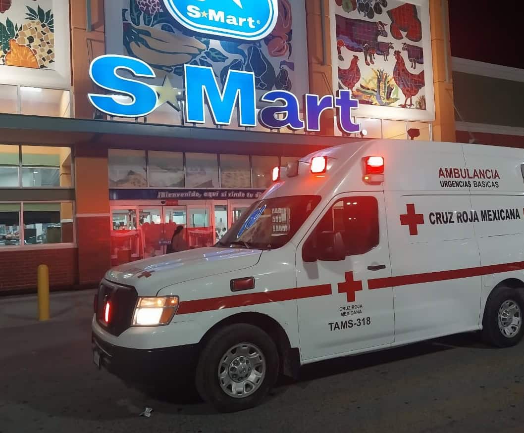 Cliente de supermercado colapsa en Río Bravo