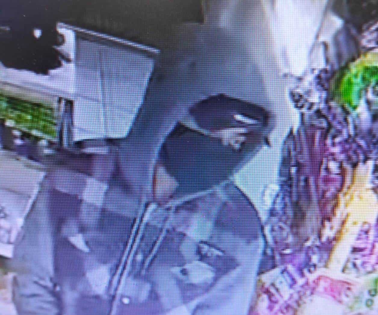 Delincuentes activos asaltan farmacias en la mañana