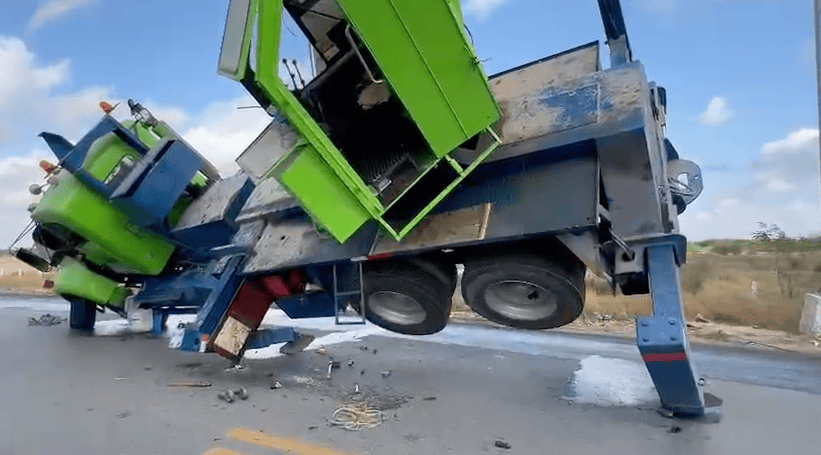 Incidente de tráfico en Viaducto por grúa industrial