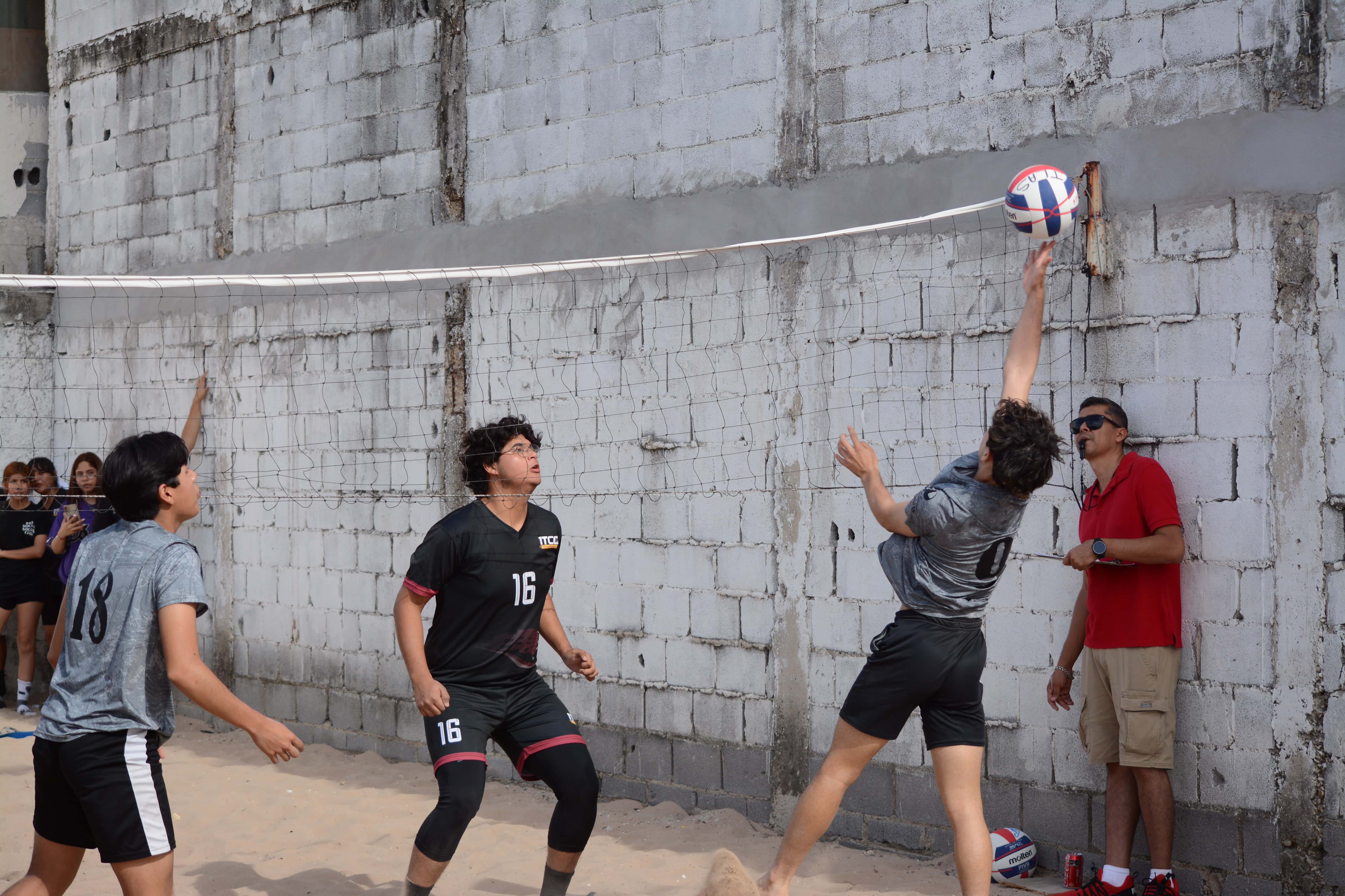 Atletas de Reynosa listos para la etapa estatal de voleibol playero