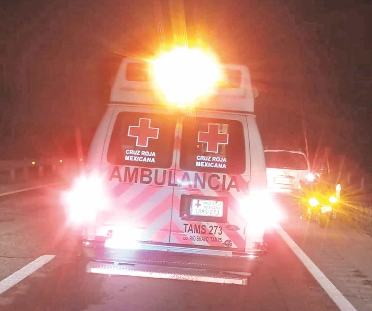 Motociclistas lesionados tras colisión con vaca