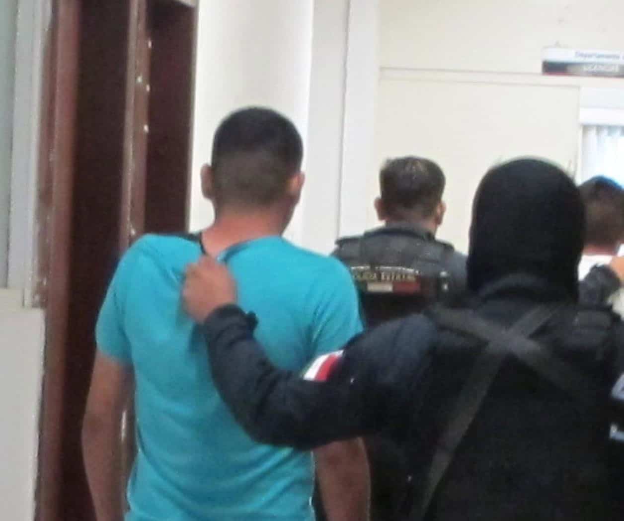 Detención de hombre agresivo en tianguis