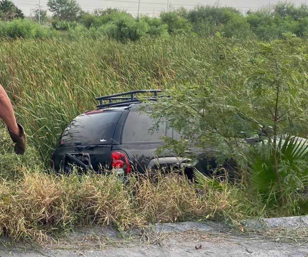 Conductores pierden control: camionetas accidentadas