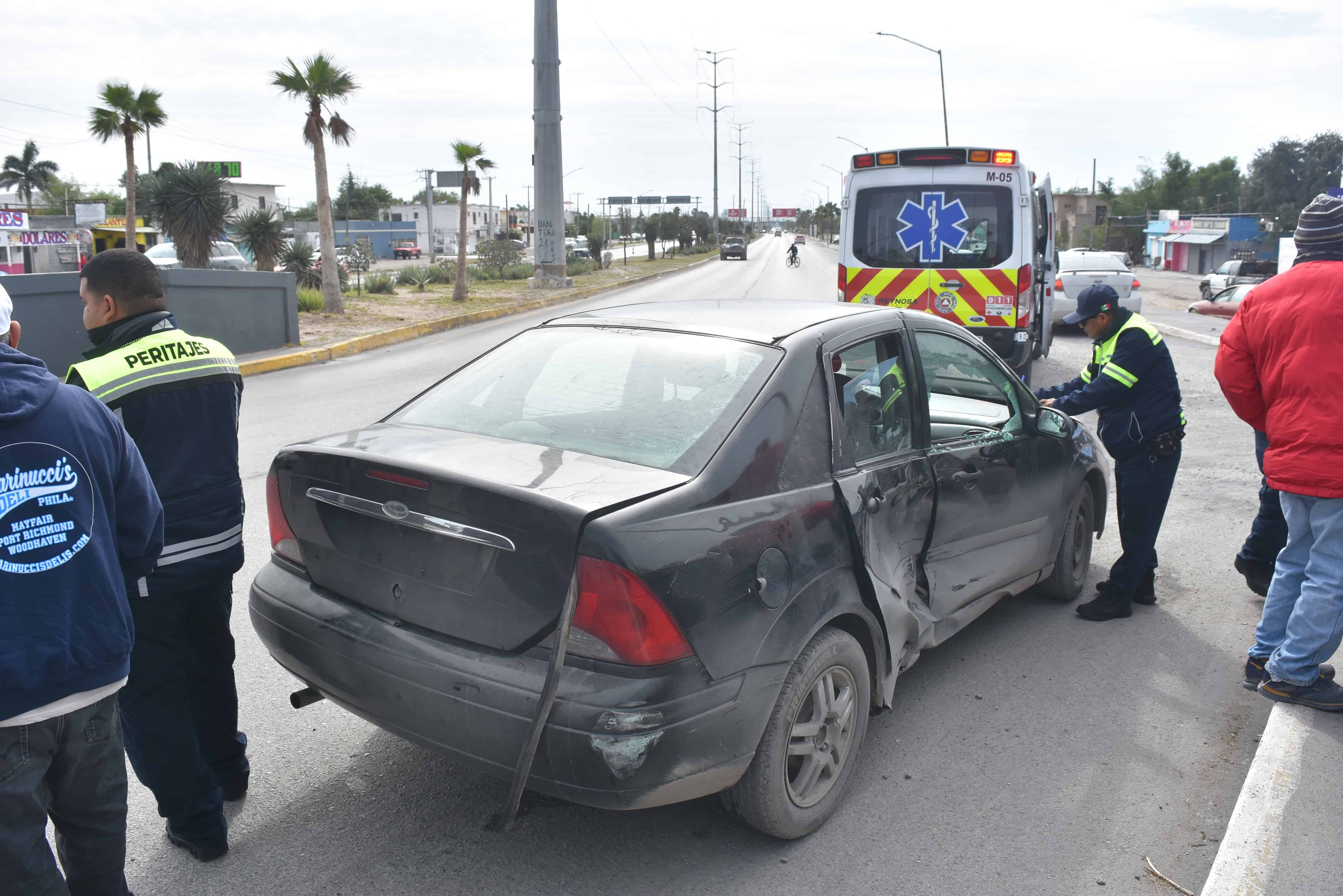 Accidente vehicular por falla en frenos en boulevard Colosio
