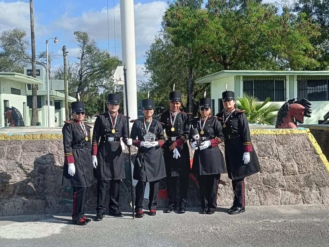 Triunfo de la escolta del ITACE Reynosa en competencia destaca disciplina cívico militar