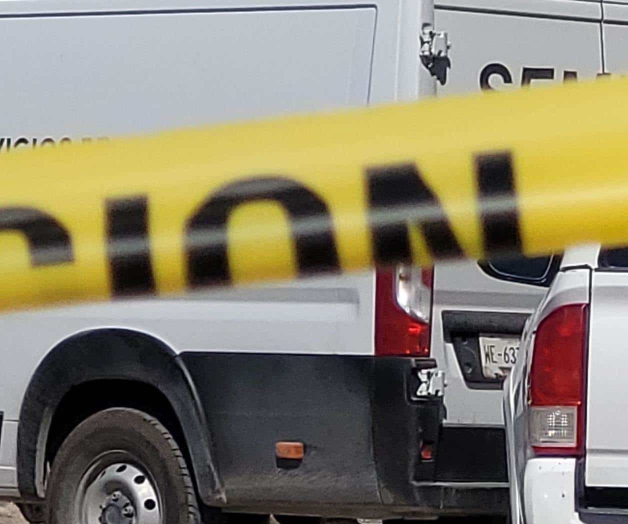 Investigadores encuentran a un hombre sin vida en vivienda