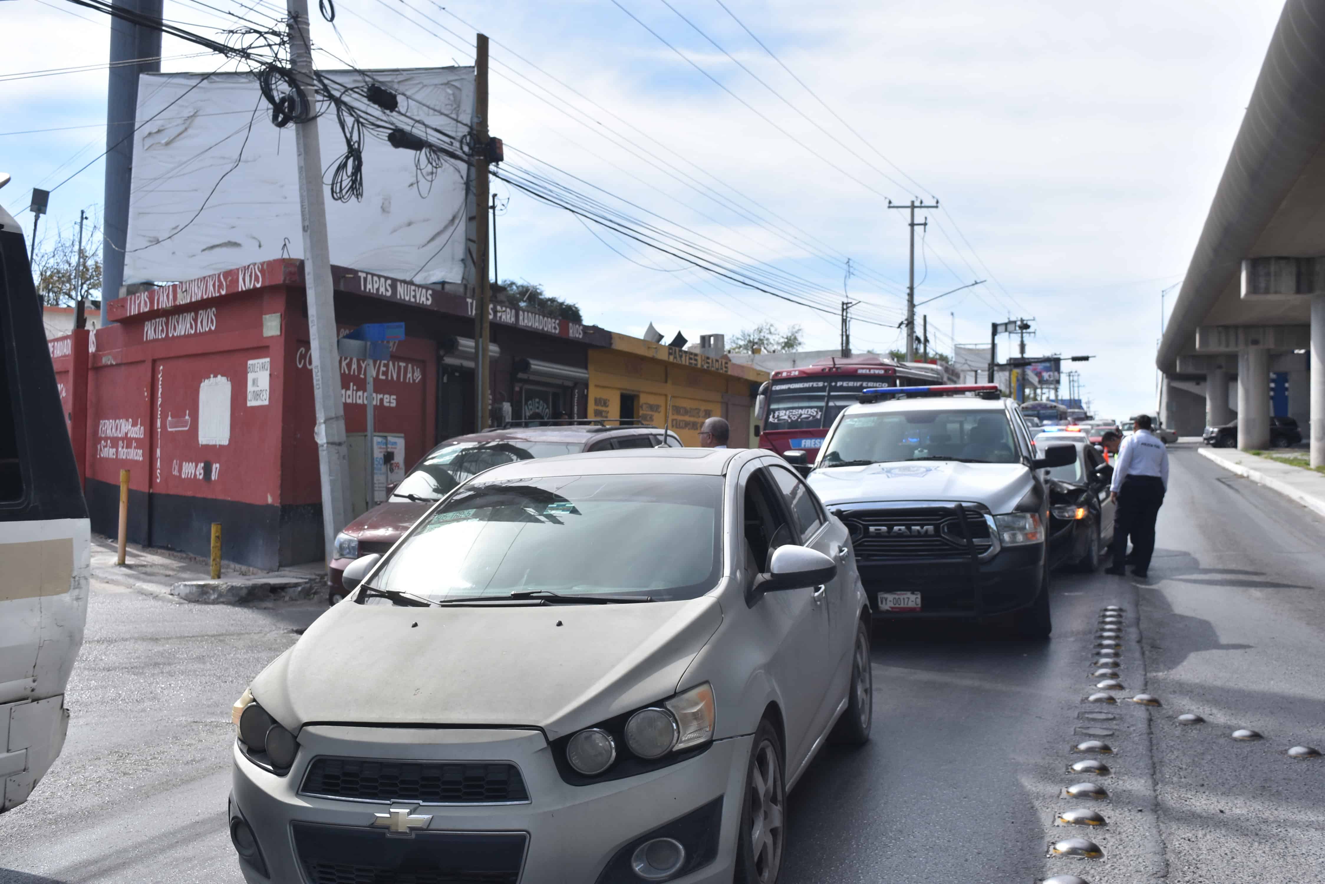 Accidente vial con patrulla de tr&aacute;nsito involucrada
