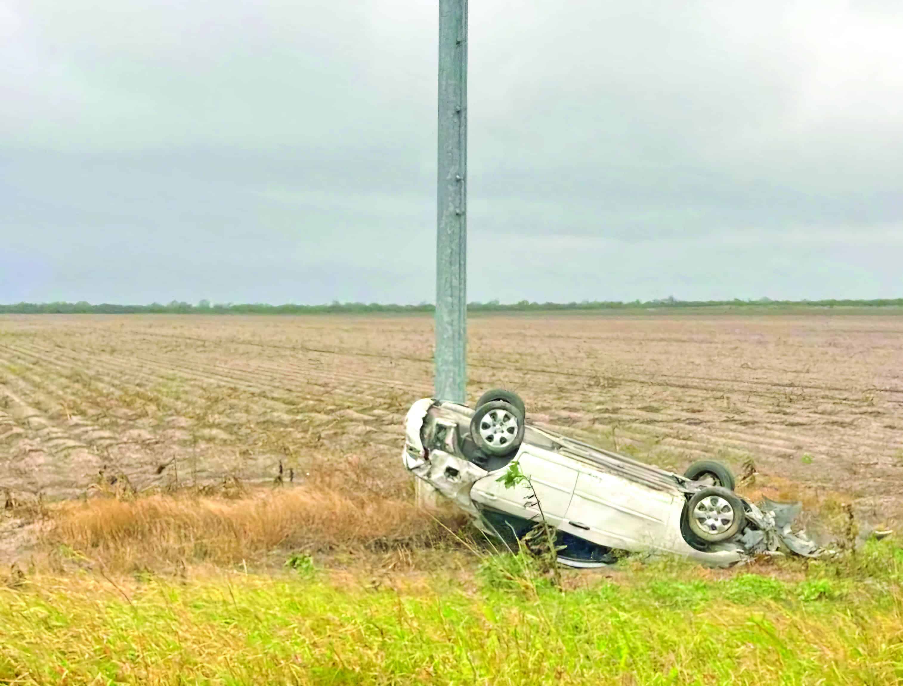 Encuentran veh&iacute;culo volcado en Valle Hermoso