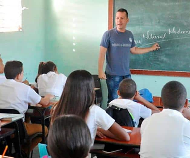 Realiza SET asignación de plazas docentes