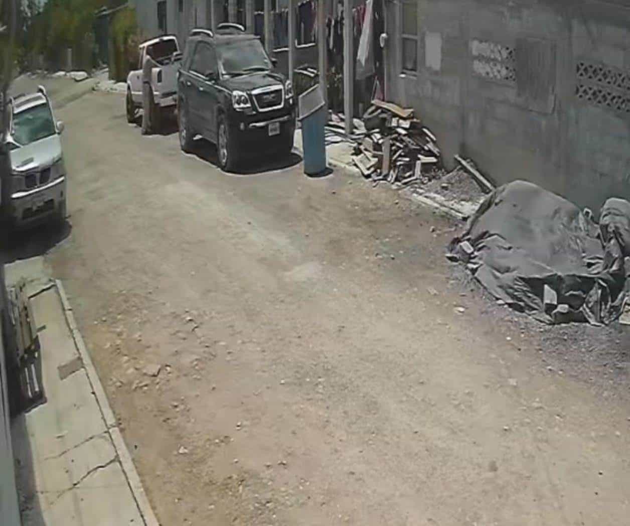 Vecinos captan a ladr&oacute;n robando en colonia Para&iacute;so